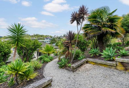 TWO LEVEL/TWO BEDROOMS-WALDORF CRES, OREWA - Photo 4