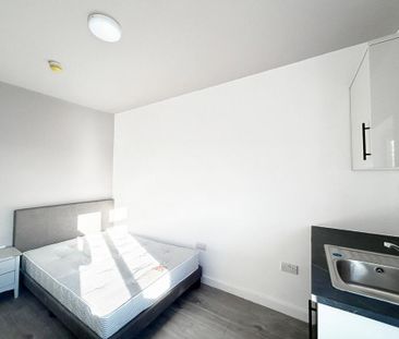 1 bedroom in a house share to rent - Photo 2