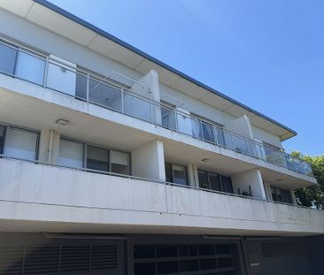 Centrally located - Photo 3