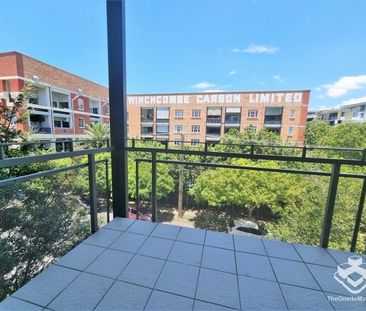 Loft style property, oodles of natural light - Photo 3