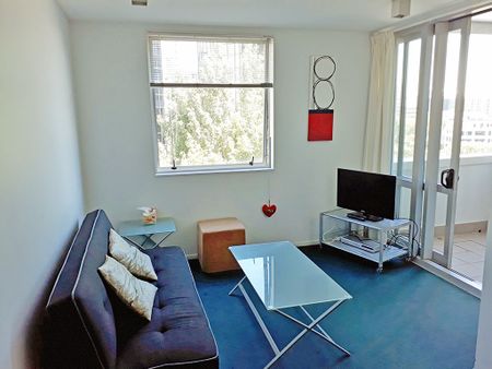 Spacious Open Plan and Light Apartment. - Photo 2