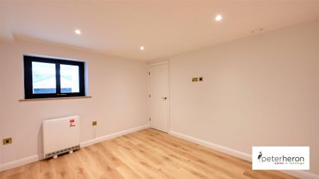 2 bedroom terraced house to rent - Photo 4