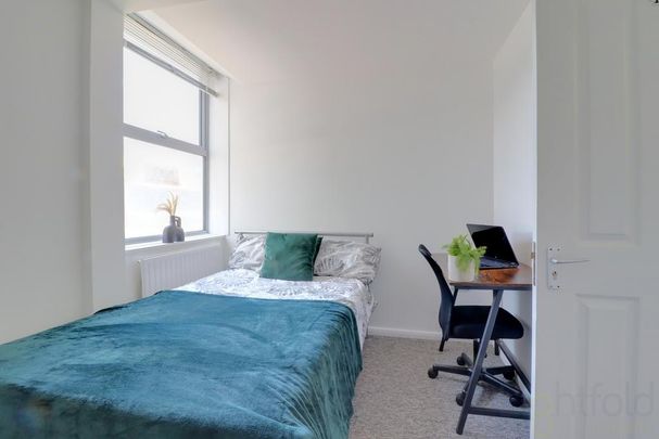 5 bedroom flat to rent - Photo 1