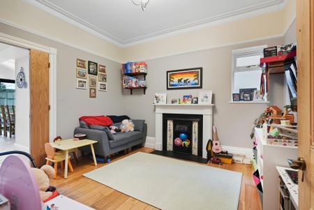 5 bedroom semi-detached house to rent - Photo 2