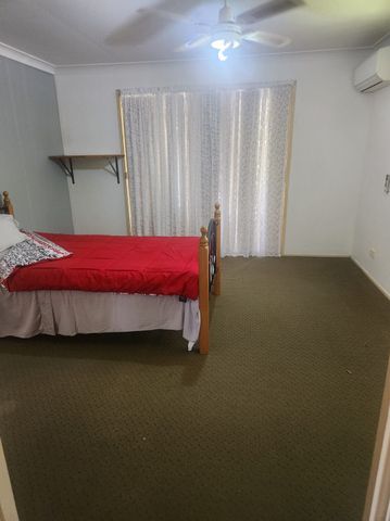 Master Bedroom to Rent - Photo 4