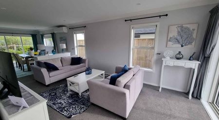 Modern 3-Bedroom Home to rent in Aotea, Porirua - Photo 4
