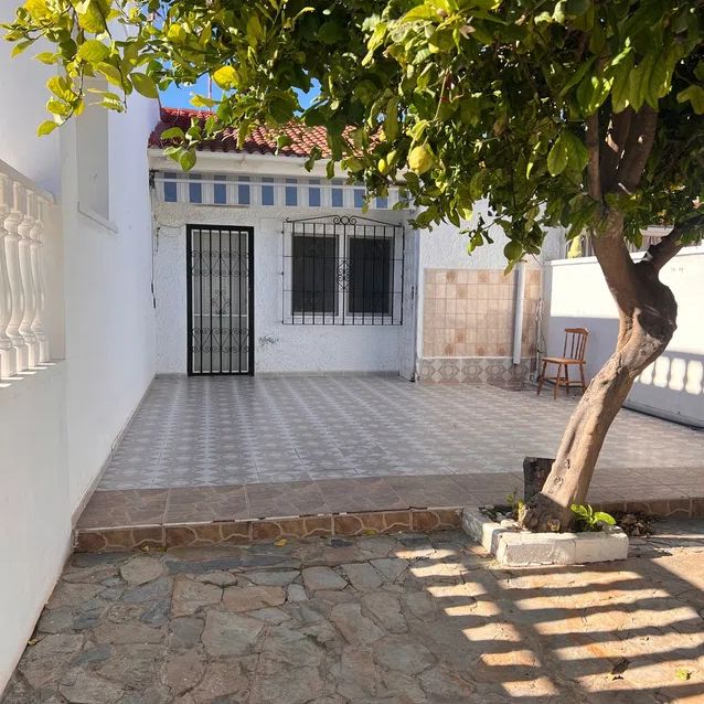 Alquiler de chalet adosado en Calle Saeta - Photo 1