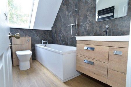 2 bedroom flat to rent - Photo 4