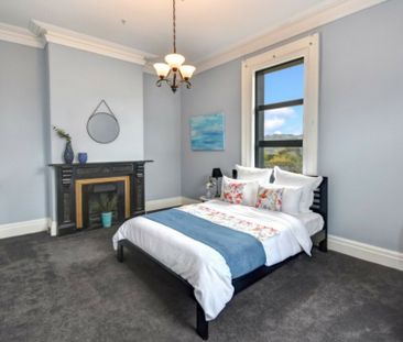 5 Bedroom Home with Sweeping Harbour Views - Photo 4