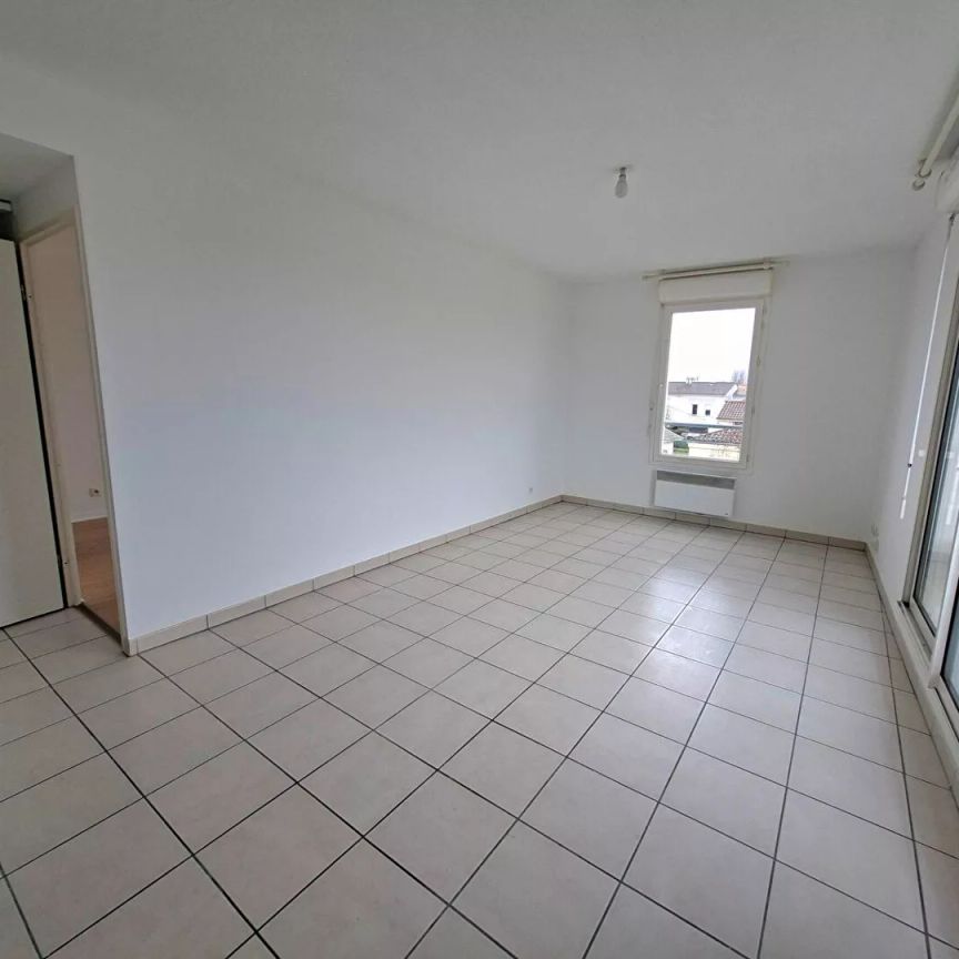 A louer, BèglesT2 meuble d'environ 40.45m2 balcon et parking - Photo 1