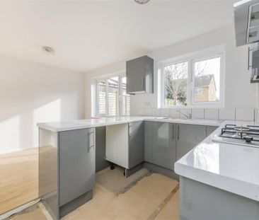 3 bed House - Semi-Detached To Let - Photo 3