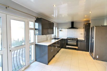 Lutterworth Road, Longbenton, Newcastle upon Tyne, Tyne and Wear, NE12 8QZ - Photo 4