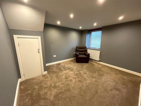 3 bedroom end of terrace house to rent - Photo 3