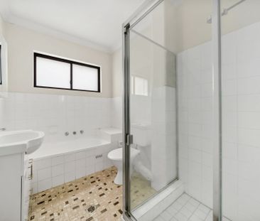 Spacious Two-Bedroom Apartment with Sunny North-Facing Balcony & Lock-Up Garage - Photo 5