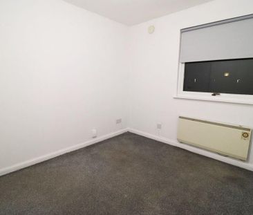 3 bedroom flat to rent - Photo 3