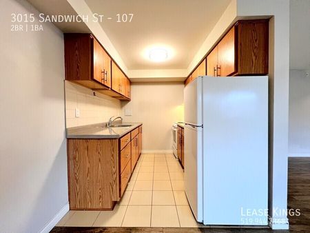 Large ALL INCLUSIVE 2 Bed 1 Bath Main Floor Unit Minutes from University of Windsor - Photo 5