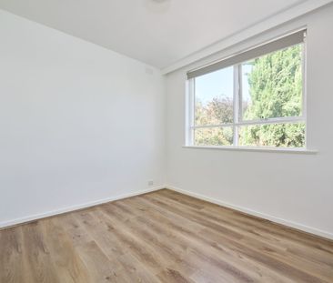 Stylish Renovated Apartment in Prime North Melbourne Location - Photo 4