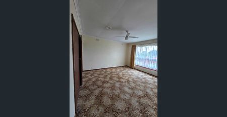 WELL MAINTAINED FAMILY HOME - Photo 3