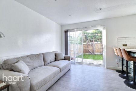 1 bedroom in a house share to rent - Photo 2