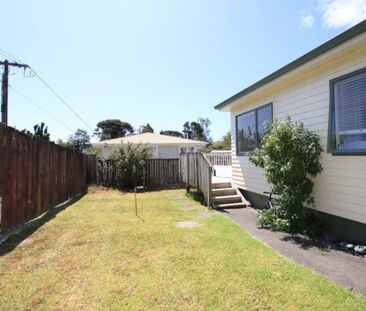 5A Amberley Avenue, Te Atatu South - Photo 2