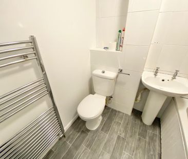 3 bedroom semi-detached house to rent - Photo 5