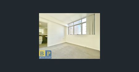 Modern & Spacious Two-Bedroom Apartment in Prime Location - Photo 5