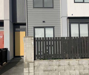 2 bedroom home in Hobsonville - Photo 1