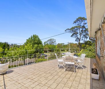 Beautifully Maintained Family Home with Timeless Appeal - Photo 6