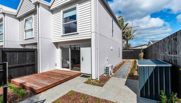 Low Maintenance Beauty - Photo 1