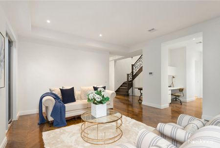 24 Viewpoint Road, BALWYN NORTH - Photo 5