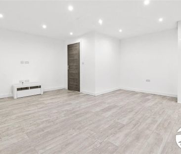 3 bedroom end of terrace house to rent - Photo 2