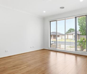 HOME FOR RENT IN BROOKFIELD - Photo 1