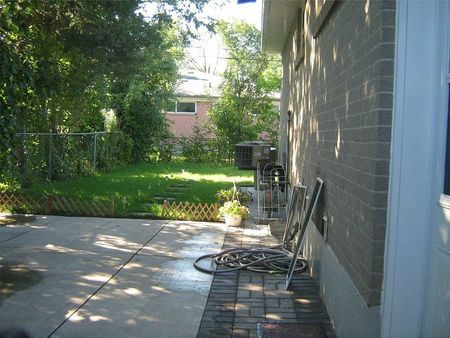For Lease - 218 Alsace Road Unit# Main, Richmond Hill, Ontario - Photo 5