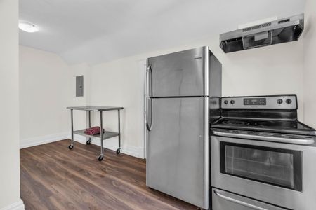 For Lease - 98 Church Street Unit# D (Upper), Kitchener, Ontario - Photo 2