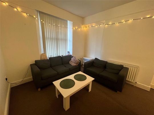 6 bedroom end of terrace house to rent - Photo 1