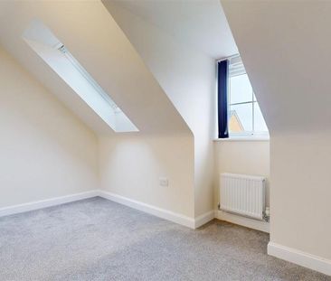 4 bedroom semi-detached house to rent - Photo 2