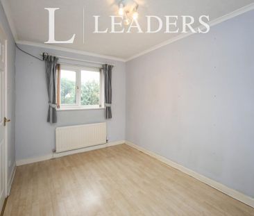 4 bedroom semi-detached house to rent - Photo 4