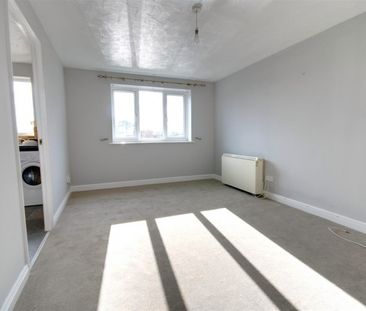 CLOSE TO WATFORD HOSPITAL - Photo 2