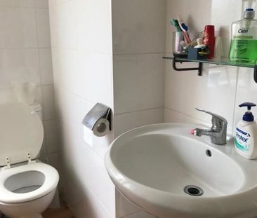 Room in a Shared House, Kimberley Road, E17 - Photo 1