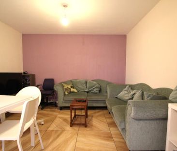 5 bedroom semi-detached house to rent - Photo 3