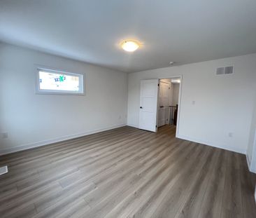 For Lease - 21 Hay Lane, Barrie, Ontario - Photo 3