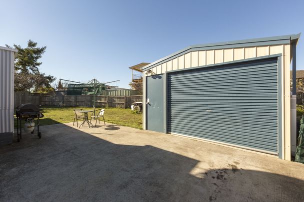 Lovely weatherboard Family home - Photo 1