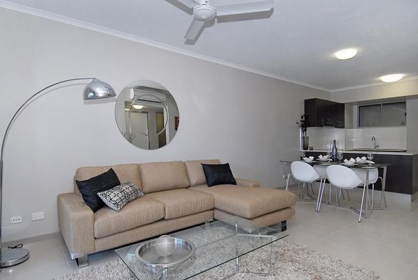 STUNNING 2 BED 2 BATH APARTMENT - Photo 1