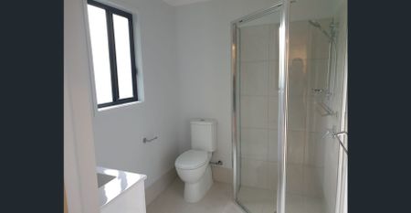 2 Bedroom Flat * WATER USAGE INCLUDED IN RENT! * - Photo 5