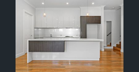 Large Four Bedroom family Home in Perfect Location - Photo 5