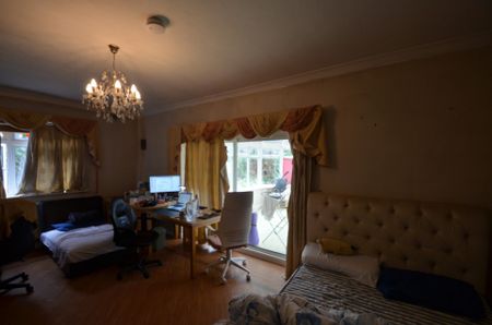 4 bedroom Detached bungalow to rent - Photo 2