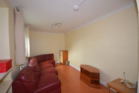 5 bedroom detached house to rent - Photo 2