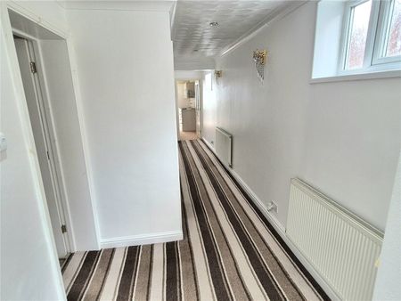 Rose Hill Avenue, 18, Blackburn, BB1 1YW, Lancashire - Photo 3
