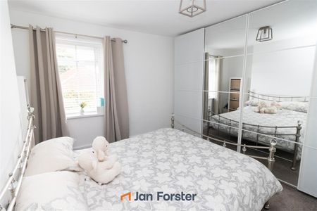 2 Bedroom House - Photo 3