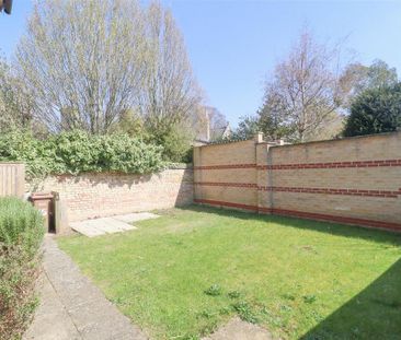 2 bedroom semi-detached house to rent - Photo 5